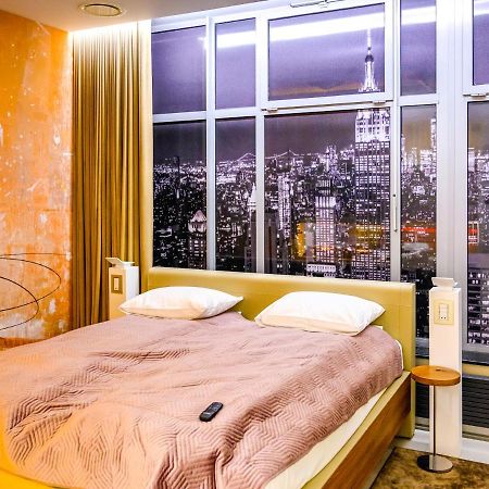 Pietryna Apartments Luxury - Sauna , Jacuzzi , Bezpośrednio przy ul Piotrkowskiej Łódź Zewnętrze zdjęcie